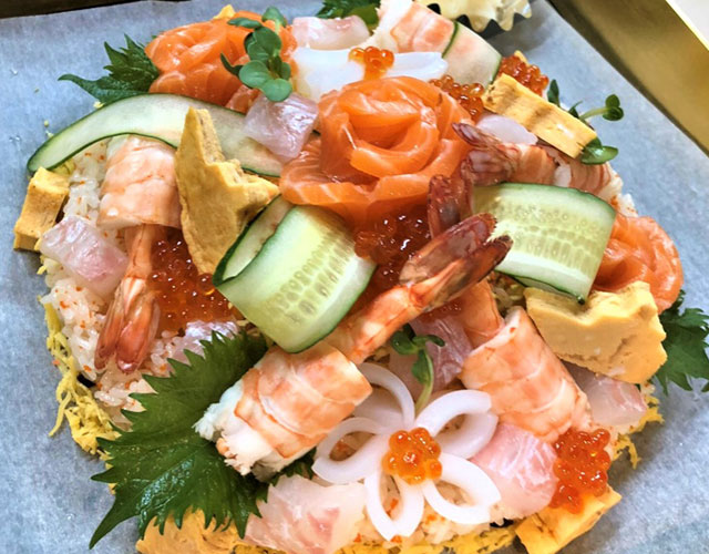 ちらし寿司ケーキ¥5,000の例(約5人前)